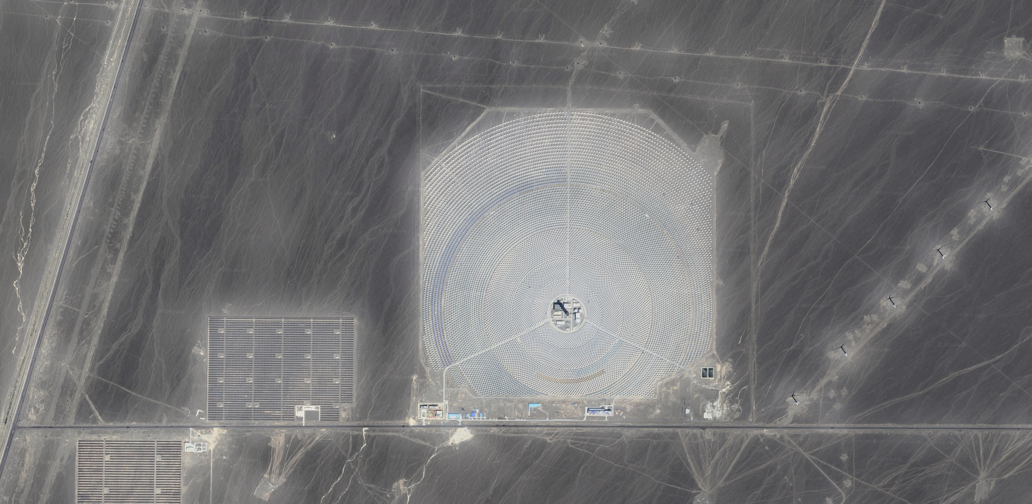 CEEC Hami tower solar field satellite view